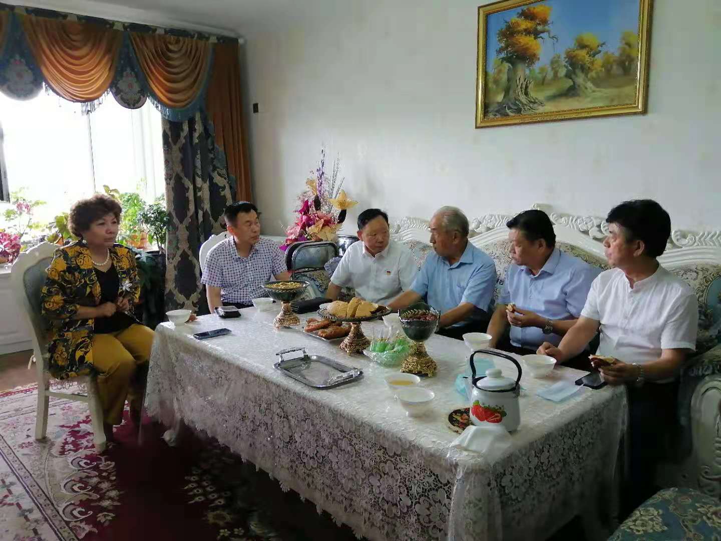 在古尔邦节来临之际，新疆烹饪协会组织开展慰问活动